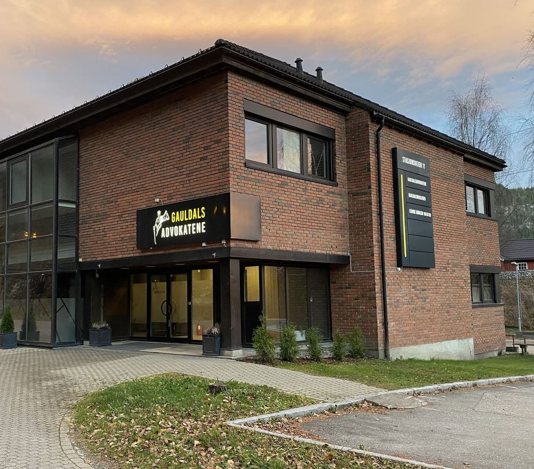 Gauldalsadvokatenes kontorbygg i Stasjonsveien 11 på Støren